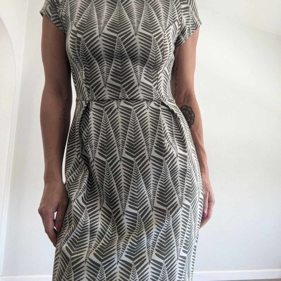 Metalicus Australia - Green Geometric/Leaf Print Midi Dress. Size S - Picture 5 of 8